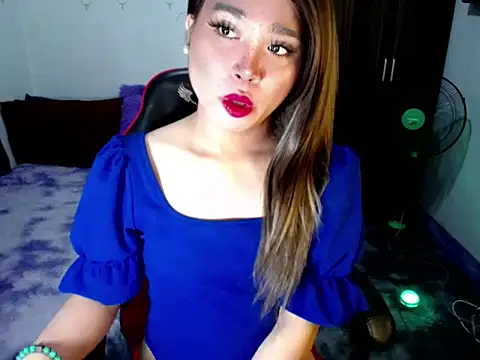 Snapshot of Urassiansweetcummer chatting on December 19, 2025, 2:15 am Urassiansweetcummer online show from December 19, 2025, 2:15 am