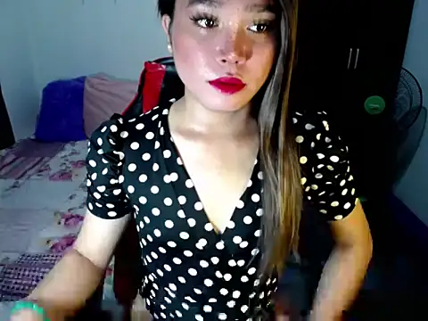 Urassiansweetcummer online show from October 20, 2025, 2:13 am