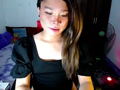 Urassiansweetcummer online show from April 16, 2026, 5:57 pm