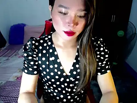 Urassiansweetcummer online show from October 22, 2025, 1:49 am