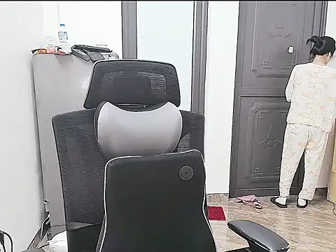 Shulee21 online show from October 15, 2025, 2:10 am