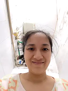 Shulee21 online show from October 19, 2025, 6:27 am