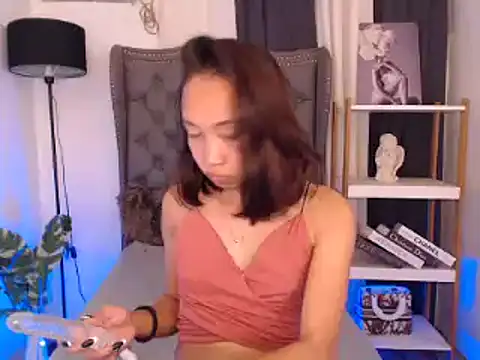 Snapshot of Sweet_kittyxx chatting on October 18, 2025, 2:13 am Sweet kittyxx online show from October 18, 2025, 2:13 am