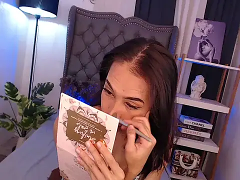 Snapshot of Sweet_kittyxx chatting on January 14, 2026, 4:05 am Sweet kittyxx online show from January 14, 2026, 4:05 am