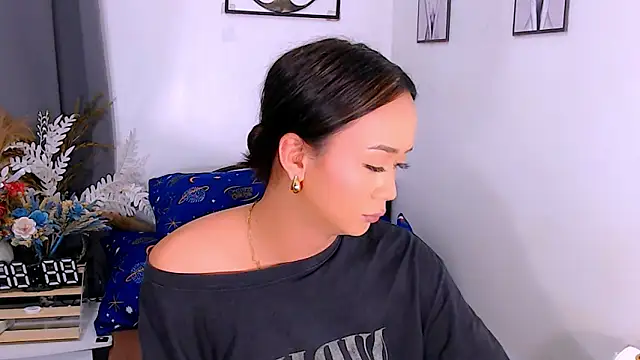 Snapshot of Zialustts chatting on February 2, 2026, 4:17 pm Zialustts online show from February 2, 2026, 4:17 pm