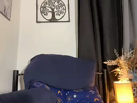 Zialustts online show from March 18, 2026, 5:32 am