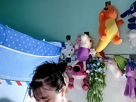 Snapshot of emgaixinhngoan chatting on October 19, 2025, 12:02 am emgaixinhngoan online show from October 19, 2025, 12:02 am