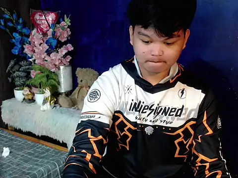 Reynelcock online show from March 10, 2026, 4:11 pm