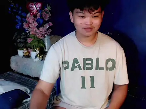 Reynelcock online show from March 13, 2026, 3:22 am