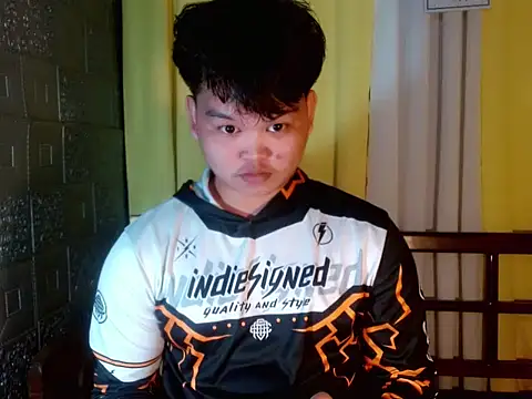 Reynelcock online show from November 3, 2025, 10:19 am