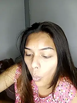 Wena Larson88 online show from November 3, 2025, 6:11 pm