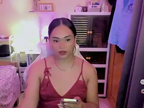 urluscious russel online show from October 7, 2025, 7:42 am