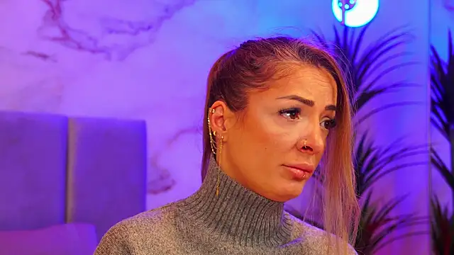 Izabellle02 online show from January 13, 2026, 6:06 am