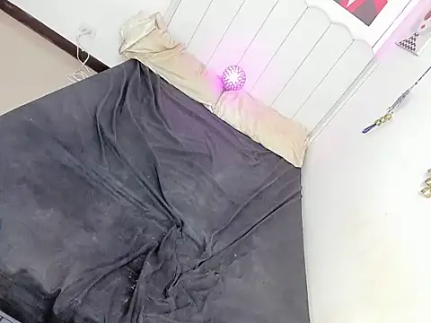 Aliyah Bucks online show from November 14, 2025, 1:37 pm