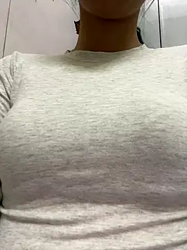 meomeo2k6 online show from November 24, 2025, 3:34 pm