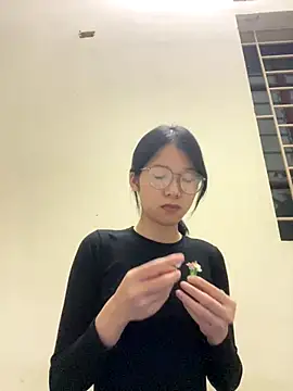 meomeo2k6 online show from December 18, 2025, 1:59 pm