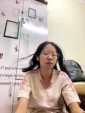 meomeo2k6 online show from October 21, 2025, 1:54 pm