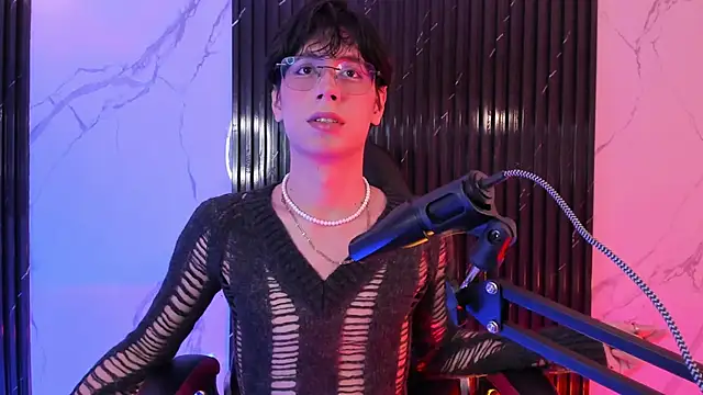 Snapshot of luixdust_ chatting on October 26, 2025, 10:37 am luixdust online show from October 26, 2025, 10:37 am