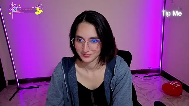 MiaLozanox online show from October 3, 2025, 8:27 am