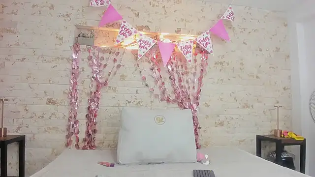 ikia lopez  online show from February 18, 2026, 11:28 am