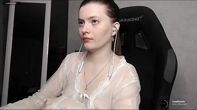 Snapshot of cute_elfy_ chatting on October 7, 2025, 4:08 pm cute elfy online show from October 7, 2025, 4:08 pm