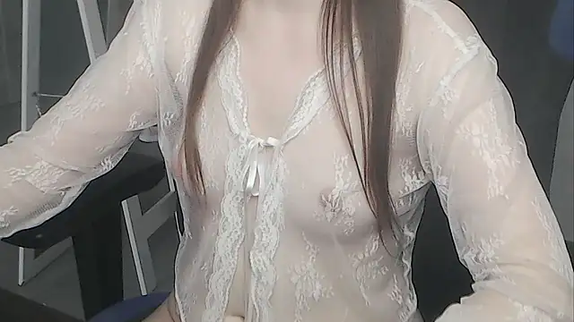 cute elfy  online show from March 24, 2026, 1:33 pm