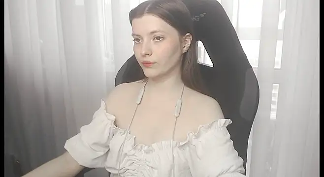 cute elfy  online show from February 5, 2026, 2:02 pm