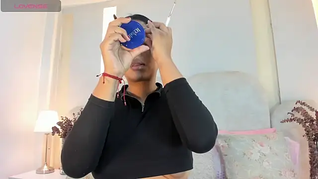 Snapshot of SalomeeBell chatting on October 27, 2025, 8:21 pm SalomeeBell online show from October 27, 2025, 8:21 pm