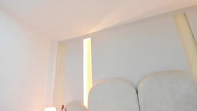 Snapshot of SalomeeBell chatting on October 10, 2025, 9:15 pm SalomeeBell online show from October 10, 2025, 9:15 pm