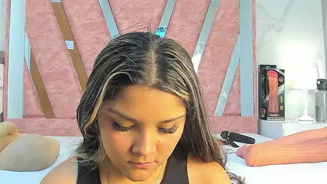 Wonderkloe  online show from February 26, 2026, 1:49 am