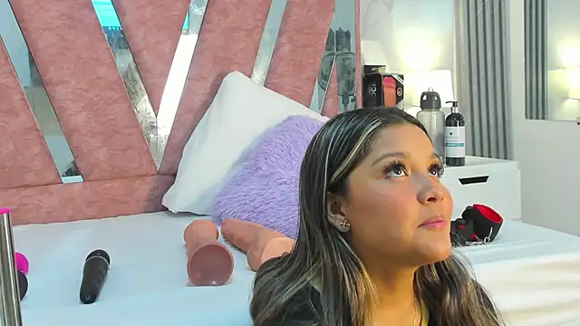 Wonderkloe  online show from March 1, 2026, 7:47 pm