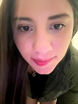 Isabella21  online show from December 3, 2025, 9:47 pm