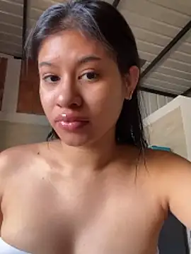 Snapshot of leaahcashh chatting on November 26, 2025, 7:58 pm leaahcashh online show from November 26, 2025, 7:58 pm