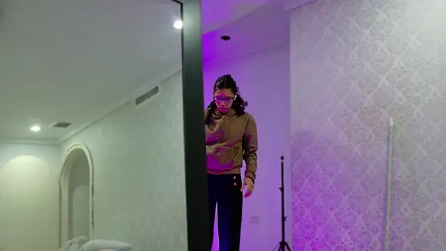 BeccaReedd online show from October 21, 2025, 10:58 am