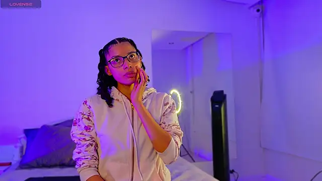 BeccaReedd online show from October 13, 2025, 1:40 am