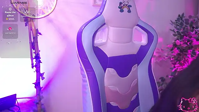 chloe moons  online show from February 27, 2026, 11:15 pm