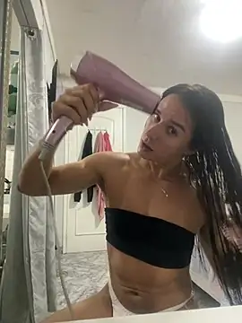 Isabelaa  online show from August 7, 2026, 11:44 pm