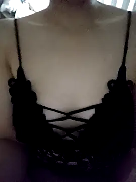 daisylouis online show from April 15, 2026, 11:49 am