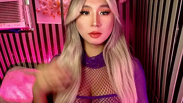 UrhotlucyTS online show from March 22, 2026, 7:32 am