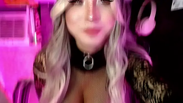 Snapshot of UrhotlucyTS chatting on November 17, 2025, 6:50 am UrhotlucyTS online show from November 17, 2025, 6:50 am