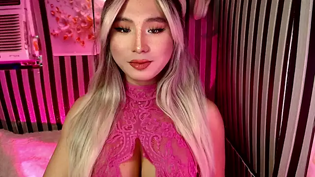 UrhotlucyTS online show from February 5, 2026, 6:42 am