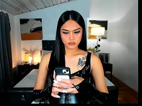 CallaWang online show from December 1, 2025, 7:15 pm