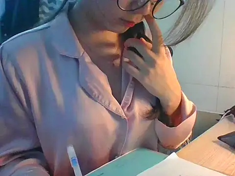 Linzly online show from November 8, 2025, 2:37 am