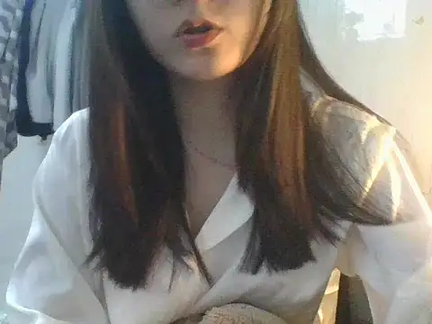 Linzly online show from December 14, 2025, 2:51 am