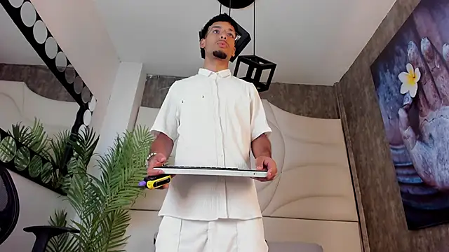 Thiagoferreti online show from October 17, 2025, 3:21 am