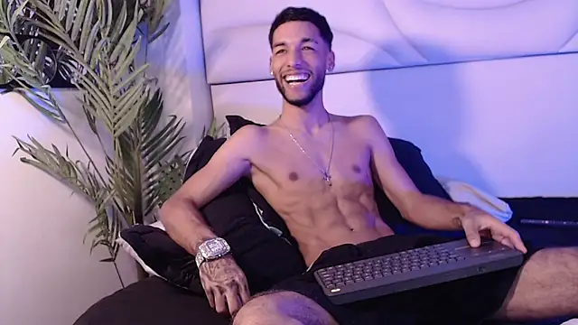 Thiagoferreti online show from April 14, 2026, 3:33 am