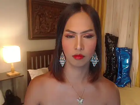 Nathalieheartt online show from October 13, 2025, 1:51 am