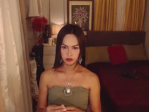 Nathalieheartt online show from April 15, 2026, 1:15 pm