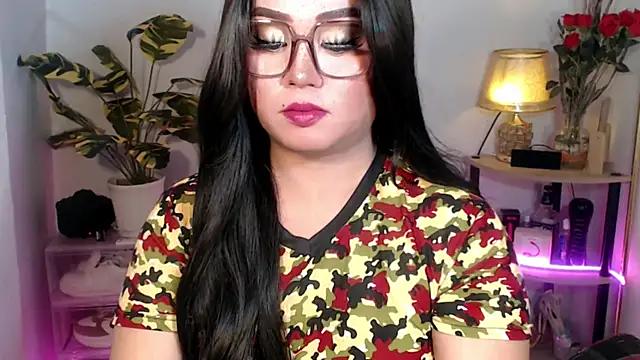 YourSweet-mich online show from December 15, 2025, 4:24 pm