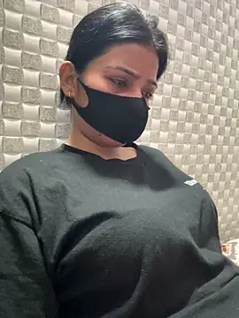 Hot Jaanvi  online show from June 12, 2026, 4:32 am